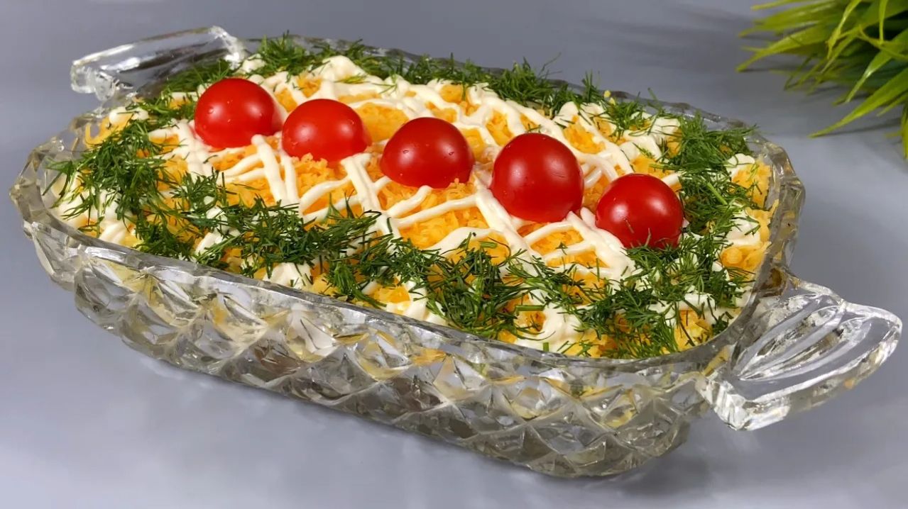 Салат "ЛЮБОВНИК НА ПОРОГЕ" стал еще вкуснее! Готовьте больше, а то не ХВАТИТ! Вкусно и просто! смотреть онлайн