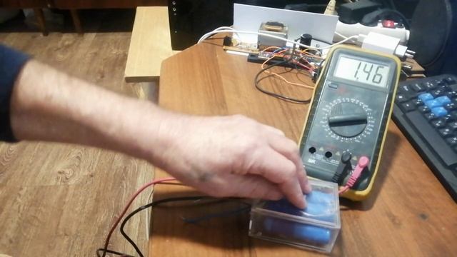 Газовая колонка Electrolux. Питание от аккумуляторов. смотреть онлайн