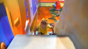 ВЛОГ： Настя играет в парке аттракционов в Дубаи - Amusement p