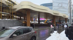 Строительство навеса «Сухие ноги» у станции метро «Славянский бульвар» (февраль 2026)