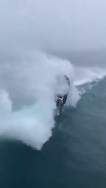 Лодка, которая не смогла спастись от Чудовищной волны