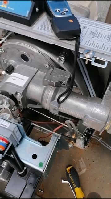 Заедают тяги заслонок горелки Cib UNIGAS NG550. Горелка блокируется