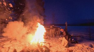 ЖИЗНЬ В ИЗБЕ НА ОСТРОВЕ. СЖЁГ ВЕСЬ ХЛАМ. ОГРОМНЫЙ КОСТЁР ОСВЕТИЛ ВЕСЬ ОСТРОВ. РЕМОНТ ИЗБЫ