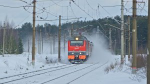 ЭП2К-331 с опаздывающим поездом Владивосток - Москва летит в столицу