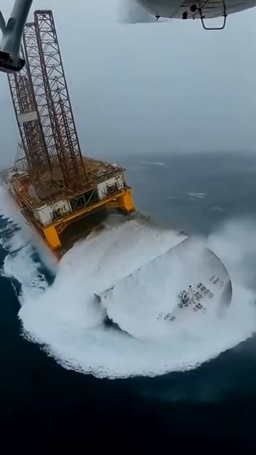 Чудовищные волны атакуют