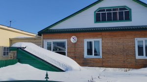 У нас нет газа, топим печки дровами.