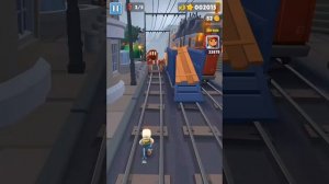 ИГРАЕМ В ДОГОНЯЛКИ НА КРЫШАХ ПОЕЗДОВ!!! ( SUBWAY Surfers ) | ДРАГНИЛ