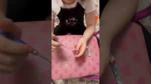 Плетём карандаш из резинок