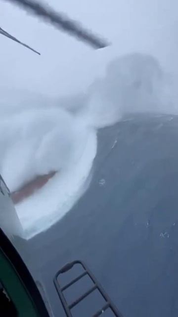 Грузовой корабль был полностью уничтожен Чудовищной волной