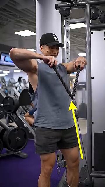 Тренировка плеч