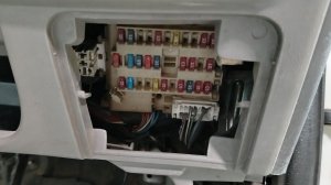 Где находится предохранитель прикуривателя Nissan Sanny