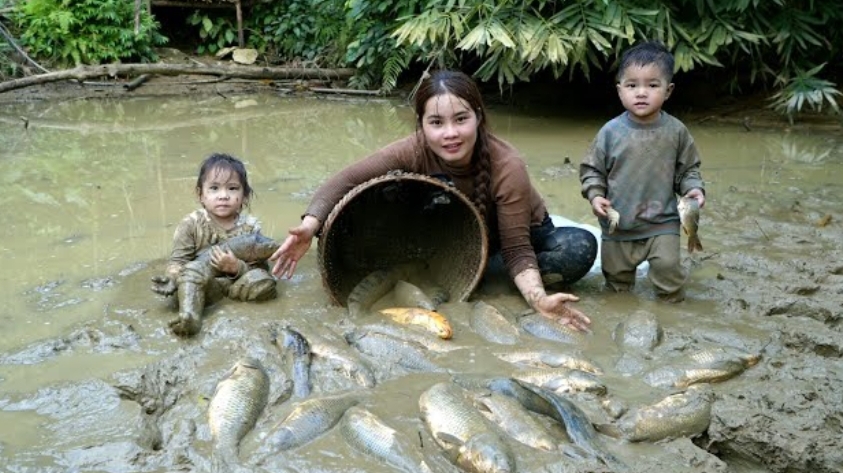 Как вместе с детьми поймать много рыбы для продажи. Готовим вместе, жизнь Дуонг.