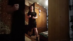 Делаю упражнение по боксу. 1-2 видео.