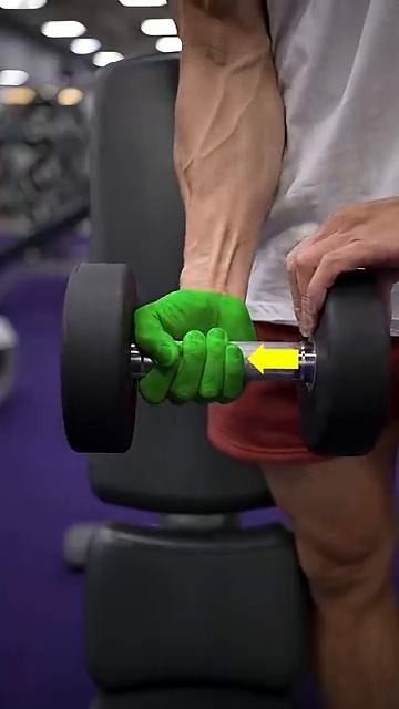 Упражнение для сгибания бицепса для увеличения объема бицепса