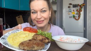 МУКБАНГ КАРТОФЕЛЬНОЕ ПЮРЕ С КОТЛЕТАМИ/САЛАТ ИЗ РЕДЬКИ/MUKBANG ЕДА ОБЖОР