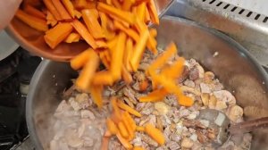 Картошка с бараниной и грибами.