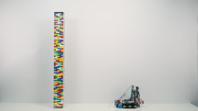 Разрушение башен Lego Destroying Lego Towers