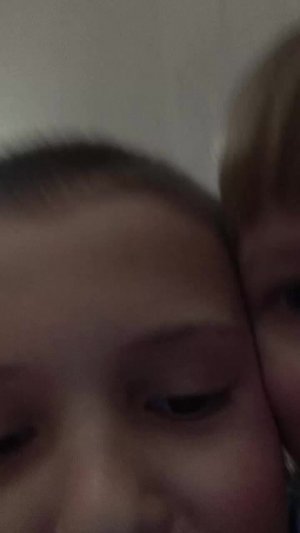 катается машинка