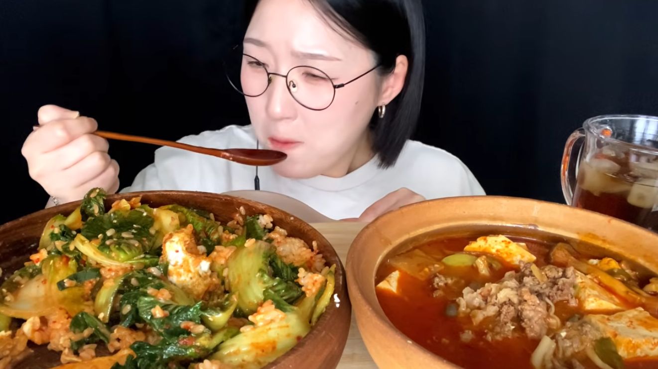 🔥🍲 Мукбанг и Mukbang : ИДЕАЛЬНЫЙ КОРЕЙСКИЙ ДУЭТ! 🍚 Бибимбап и суп из соевой пасты смотреть онлайн