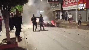 Кадры из Аммана — столицы Иордании. Там обломки сбитых иранских ракет рухнули в жилом районе.