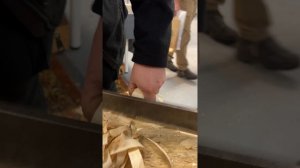 Как вырезать птичку из дерева