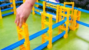 Поезда! Детская огромная железная дорога! Давай играть вместе!