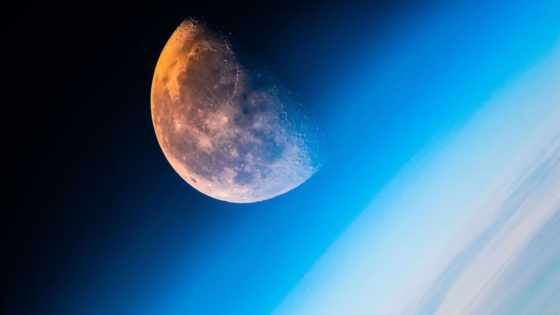 Радио в фрг на русском 1068выпуск. Эссе о 24февраля + что ела Москва, Прилепин. Не #луафАсра