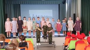 3" А" класс песня "Солдаты будем жить"