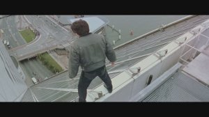 Кто я?: Знаменитый спуск по склону небоскрёба