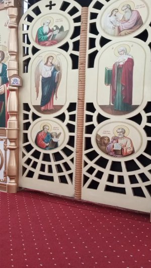 Божественная служба в храме Святой Троицы