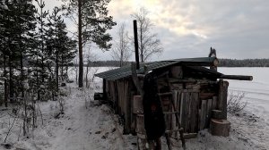 ВНУК СПАС ИЗБУШКУ ДЕДУШКИ. ПОСТРОИЛ НОВУЮ КРЫШУ У ИЗБЫ НА ОСТРОВЕ