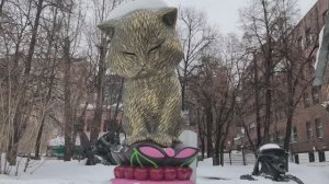Котик на вишнёвой подушке. Кошачок из рыбок. Жанровая скульптура