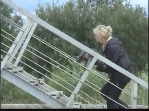 Васька на лестнице упирается. Озеро Ольшанские Карьеры.