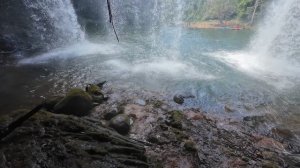 Водопад Cham Pee Waterfall видео из под водопада. Паксе (Pakse). Лаос. Январь 2026.