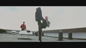 Кто я?: Бой на крыше с голландским бойцом