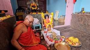 Пуджа на день рождения. Обед за 5 рублей, едим руками из одной тарелки!  Проблемы с телефоном.