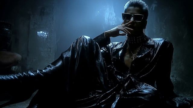 Luara - Touch Me (Official Music Video) смотреть онлайн