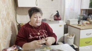 Жареный картофель на сале,маринованные грибочки с луком и консервы из скумбрии!Вкусный ужин!