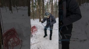 Надевание обвязки для переправы.