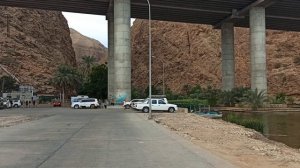 Под мостом есть лодки-переправа на тот берег!