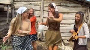 Танцуют все! Танцы в деревне. Музыка: "SveLMusiC - Как у нас да на селе (Svonedj Remix)"