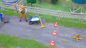 1. 🚓 Полицейская машина и автомобиль — весёлая история о безопасном вождении!