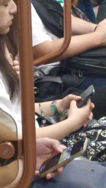 И все заняты...   делом!  Everyone is busy!