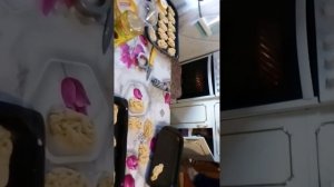 Конечно! Вот несколько рецептов сладкого мучного печенья — от простых до чуть более сложных.