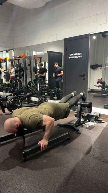 Глубокие отжимания, ноги на возвышенности