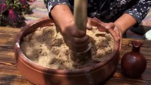 Сбор лесных орехов в саду