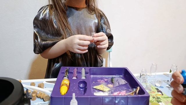 Распаковка коробки с волшебными зельями