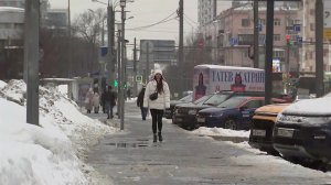 Желтый уровень погодной опасности объявлен в Москве из-за гололеда.