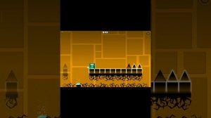 пробую пройти свой левел в GEOMETRY DASH