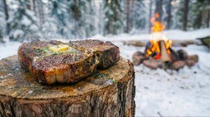 Зимний бушкрафт: стейк на косточке на раскаленном камне